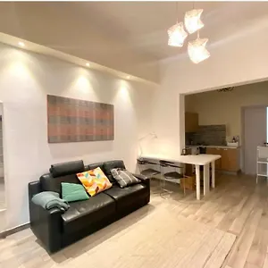 Cosy Modern Flat Private Patio Florencia
