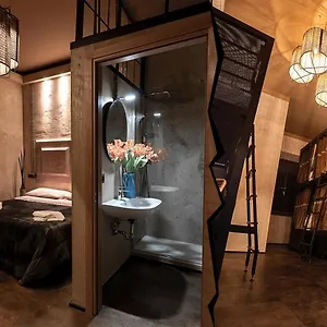 Hostel & 7, Floransa